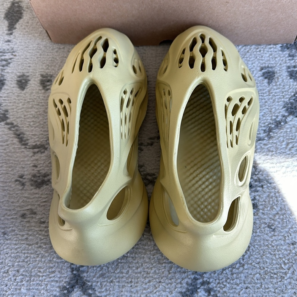 adidas Yeezy Foam RNNR - Picture 5 of 10